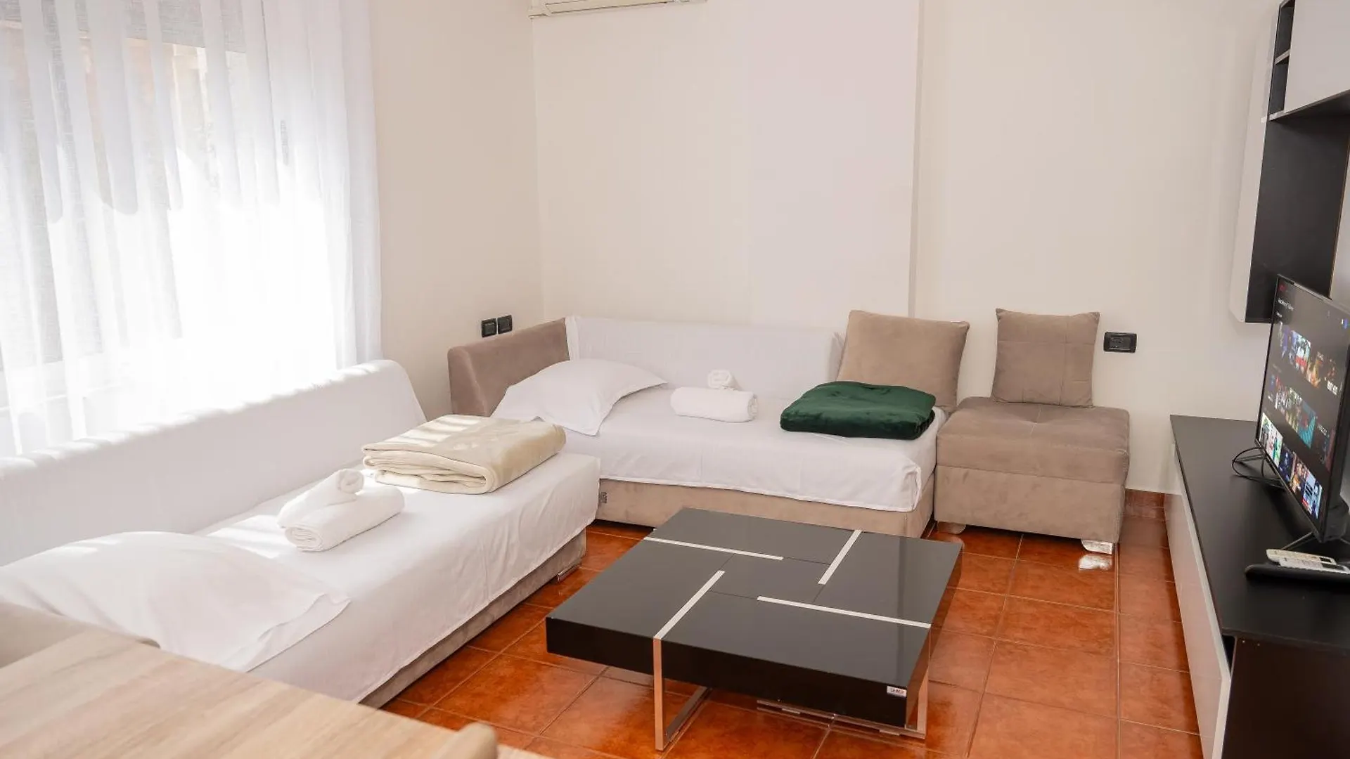 Taiwan Center Apartment 地拉那